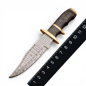 Couteau de chasse et de survie en acier inoxydable fait main à bord dentelé, avec fourreau en cuir, manche en bois pleine longueur, personnalisable - Product Image 6