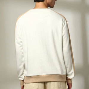 เสื้อสเวตเชิ้ตผู้ชายแขนยาวผ้าฟลีซคอตตอน 100% แห้งเร็ว สไตล์ลำลองสำหรับฤดูหนาว ปักโลโก้ตามสั่ง ผลิตในปากีสถาน - Product Image 4