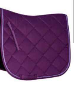 Almohadilla de sillín inglesa púrpura de primera calidad con relleno de espuma suave, diseño cómodo de algodón/poliéster, superventas para montar a caballo - Product Image 1