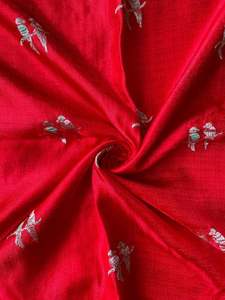 Saris en pur jute pour femmes avec des motifs de perroquets tissés et une bordure en dentelle de moti sur toute la surface du sari - Product Image 4