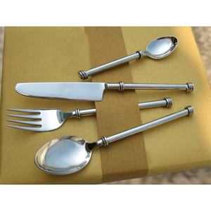 ชุดช้อนส้อมสแตนเลสโลหะพร้อมที่จับทรงกลมสีเงินขัดเงาพร้อมที่จับดีไซน์แบบยาว - Product Image 1