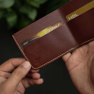 Non. Portefeuille fin en cuir véritable 89 Slim Bifold (Buck Brown) fait main avec garantie de 5 ans - Product Image 5