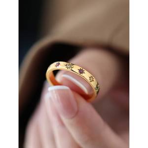 Anello a fascia arcobaleno anti-ossidazione da 1,5 mm con pavé d'oro e design geometrico a raggi di sole, anello a fascia stellare celeste in oro da 3 mm, anello a fascia sole e stella - Product Image 1