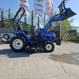 Tracteur utilitaire compact ISEKI TM3267 30HP 4x4 à boîte de vitesses shuttle, tracteur agricole diesel prêt pour le travail des vergers et des vignobles avec chargeur frontal - Product Image 3