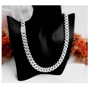 Collier chaîne cubaine en moissanite pour unisexe, pièce de bijouterie statement offrant un look lourd, brillant et une présence de la mode urbaine - Product Image 5