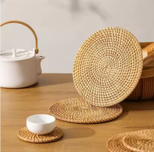 Napperons ronds en rotin tissé Boho Flower et chargeurs Tapis de table chics pour assiettes à dîner Artisanat en osier du Vietnam - Product Image 6