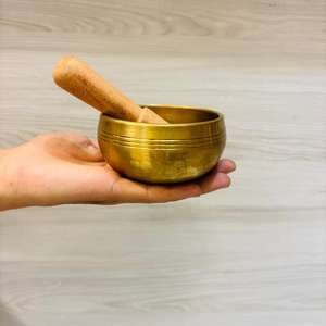 Cuenco tradicional del Himalaya de bronce hecho a mano inspirado en el Budismo para la curación de Chakras y la terapia de baño de sonido - Product Image 2