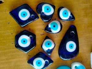 Cuentas de cristal de ojo con diseño de corazón hechas a medida en negro, blanco y negro, tamaños de 3mm y 4mm para fabricación de joyas, diseñadores de cuentas, reventa de tiendas - Product Image 4