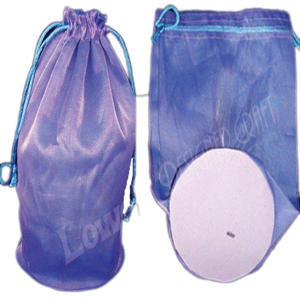 Pochette de Noël en daim écologique fantaisie pour emballage cadeau de vacances avec imprimés élégants et matériau biodégradable - Product Image 1