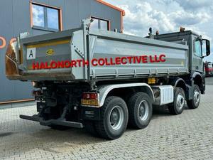 Camion benne basculante d'occasion Mercedes-Benz Arocs 3245 8x4 Euro 5 Diesel, conduite à gauche, poids lourd, diesel robuste, modèle 2020 - Product Image 4