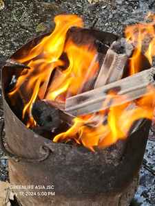 CHARBON DE BOIS DE BRIQUETTE DE SCIE HEXAGONAL longue durée jusqu'à 7 heures - Product Image 4