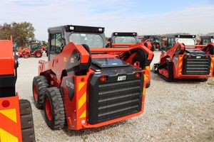 Cargadora Compacta Kioti SL750U-LQ Usada a Bajo Precio, Motor Kubota Euro5/EPA Confiable, 4x4, Cargadora Compacta Kioti de Segunda Mano - Product Image 5