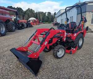 Mini tractor Mahindra diésel NUEVO/USADO con cargador frontal, motor diésel y sistema de tracción 4x4 - Product Image 2