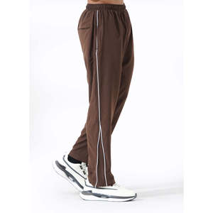M.Fitness Joggers amples marron pour homme, taille élastique, bande latérale, design respirant, 98% polyester 2% élasthanne pour la course et la gym - Product Image 3