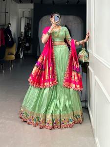 Vêtements de mariage royaux Lehenga choli semi-cousus pour femmes avec broderie Gotapatti et Moti Dupatta pour fêtes - Product Image 3