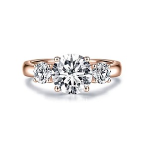 Anillo de Compromiso Trilogía Brillante Redondo con Diamantes Cultivados en Laboratorio F-SI2, Oro Sólido de 14K, Engaste Trilogía, Regalo para Ocasiones Especiales - Product Image 1