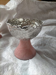 Ensaladera Decorativa de Resina de Alta Calidad con Soporte Artesanal de Madera, Estilo Clásico, Juego de 4 Platos para Servir para Bodas - Product Image 2