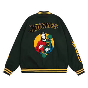 Veste universitaire de coupe athlétique pour homme avec aspect bicolore et intérieur confortable, parfaite pour le style campus ou le streetwear urbain - Product Image 2