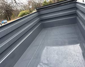 Remorque à benne basculante robuste 7X14 avec système hydraulique, état neuf, pour usage agricole, à vendre - Product Image 6