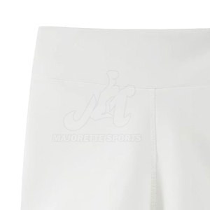 Shorts de cheerleading de bonne qualité pour femmes, légers, respirants, pour les routines d'équipe et les mouvements. - Product Image 6