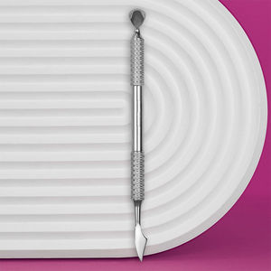 Pousse-cuticules en acier inoxydable de qualité salon, outil de manucure, conception de précision, poignée antidérapante, double usage, réutilisable pour une utilisation facile - Product Image 1