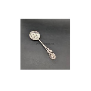 Passoire à thé de cuisine en métal argenté de grande taille de créateur, passoire à thé de luxe en argent de qualité supérieure - Product Image 1