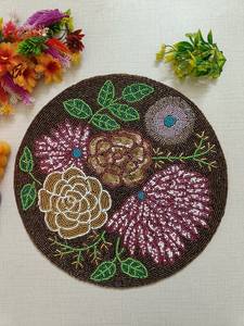 Napperon perlé Chargeur rond fait à la main pour salle à manger de luxe et décor de vacances Pièce unique perlé à la main, napperon, pendaison de crémaillère - Product Image 4