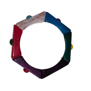 Sofisticato Bracciale in Resina Effetto Marmo Bianco Nuvola con Forma Scultorea Asimmetrica – Gioielli Minimalisti Contemporanei per Donne - Product Image 4