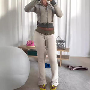 ชุดวอร์มลำลอง2ชิ้นสำหรับผู้หญิงเสื้อมีฮู้ดลำลองแนวสปอร์ตกางเกงวอร์มแบบถักสั้นมีสีแฟชั่นสำหรับผู้หญิง - Product Image 1