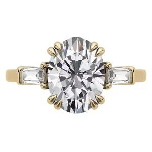 Bague de fiançailles trilogie en diamant taillé ovale en or jaune 14 carats pour fêtes d'anniversaire romantiques bijoux fins - Product Image 1