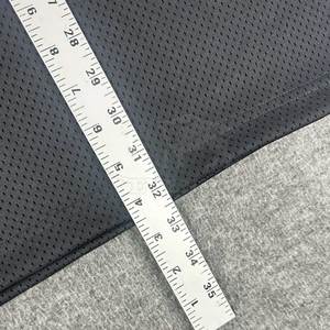 Camiseta de malla bordada ligera y transpirable de manga corta con cuello en V, 100% poliéster, costuras duraderas, diseño elegante, adecuada para hombre - Product Image 6