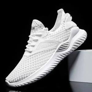 Chaussures de sport décontractées tendance pour hommes, en maille respirante, à semelle souple et légère, idéales pour la course quotidienne en extérieur - Product Image 1