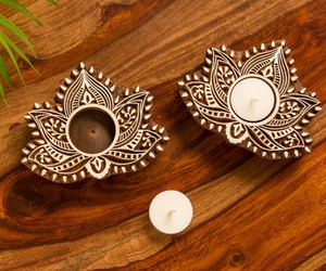 Lot de 2 bougeoirs en bois de sheesham sculptés à la main en forme de lotus lumineux pour centres de table de mariage - Product Image 2