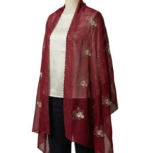 Voile de coton premium ajouré, hijab brodé floral avec strass, respirant pour usage quotidien - Product Image 1