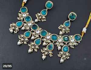 ชุดสร้อยคอและต่างหูชุบทองคุณภาพพรีเมี่ยมพร้อม kundan เครื่องประดับดีไซน์เนอร์ทรงสี่เหลี่ยมสำหรับผู้หญิงเหมาะสำหรับให้เป็นของขวัญ - Product Image 2