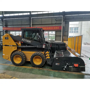 Chargeuse compacte sur pneus Xc740k 2012 Jaune/Noir avec godet hydraulique – Équipement de construction robuste, moteur Volvo 0-2000 - Product Image 2