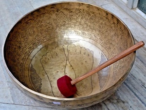 Cuenco de Canto de crisol de cuarzo de Buda grande al por mayor hecho a mano en Nepal - Product Image 2