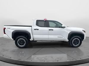 รถกระบะโตโยต้า ทาโคมา TRD ออฟโรด ปี 2024 ไมล์น้อย เกียร์อัตโนมัติ - Product Image 3