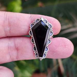 Anillo Gótico de Ataúd Hecho a Mano en Plata de Ley 925 con Ónix Negro Natural, Licenciado para Halloween, Regalo para Brujas - Product Image 5
