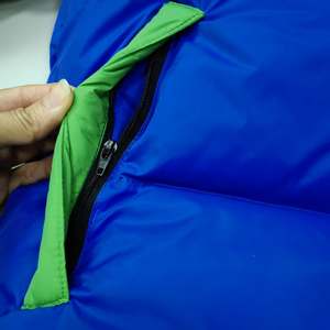 Chaqueta acolchada de gran tamaño con logotipo personalizado, chaqueta acolchada de invierno de alta calidad con logotipo en relieve 3D para hombre, chaqueta acolchada de lona con cuello levantado y relleno de algodón - Product Image 3