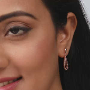 ต่างหูหยดน้ำสีโรสโกลด์อันทันสมัยสร้างขึ้นเพื่อความสง่างามตามแฟชั่น - Product Image 2