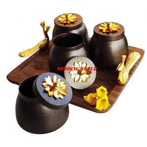 Pot à bonbons rond en métal avec plateau en bois Serveur de noix fait à la main de qualité supérieure Pot à fruits secs en métal classique et élégant en gros - Product Image 1