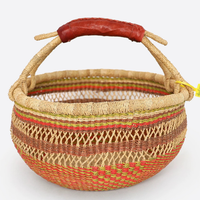 Panier Bolga coloré du Ghana fait à la main avec poignée en cuir pour le stockage écologique et l'utilisation du marché des agriculteurs