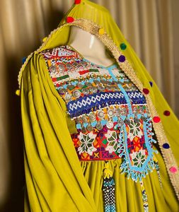 Robe salwar en velours afghan pour femmes brodées traditionnelles faites à la main coton de soie afghane taille personnalisée pour la vente de mariage de fête 114 $ - Product Image 1