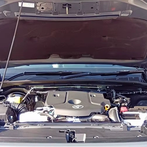Sièges en cuir noirs avec toit ouvrant pour Toyota Hilux 2024 Diesel Turbo >8L à vendre - Product Image 3