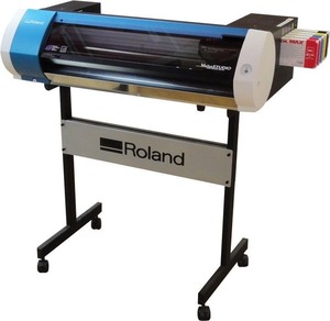 Traceur de découpe de vinyle Roland avec support, corps en plastique de qualité industrielle, design bleu et blanc - Product Image 1