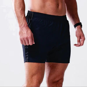 Pantalones cortos de gimnasio ligeros para hombre, cómodos pantalones cortos de poliéster para entrenamiento de secado rápido, pantalones cortos de fitness transpirables con logotipo personalizado, sólidos - Product Image 1