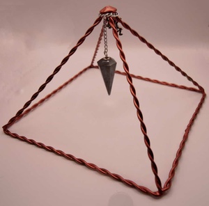 Pirámides de cobre hechas a mano de tamaño personalizado para alineación de energía metafísica y uso de bienestar disponibles al mejor precio - Product Image 1