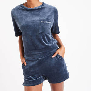 Material duradero recién llegado conjunto de pantalones cortos de terciopelo para mujer conjunto de pantalones cortos de terciopelo cómodos de gran tamaño para mujer - Product Image 1