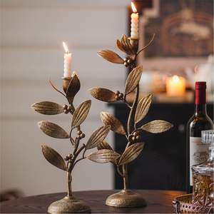 Candélabre vintage en métal bronze à 3 branches, porte-bougie floral en fer forgé, centre de table décoratif romantique pour mariage - Product Image 4